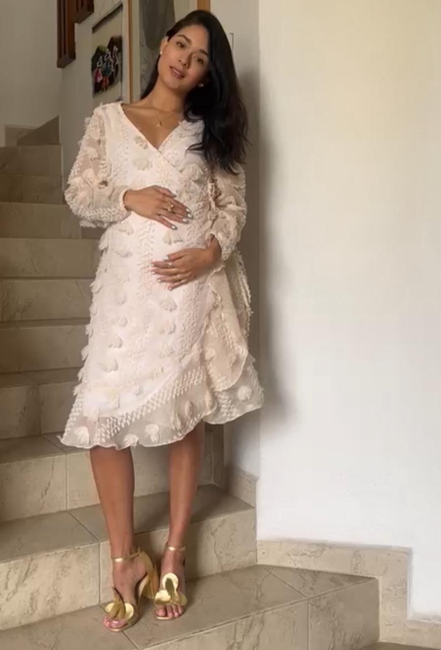 Vestido de maternidad, Natalia con olanes beige textura