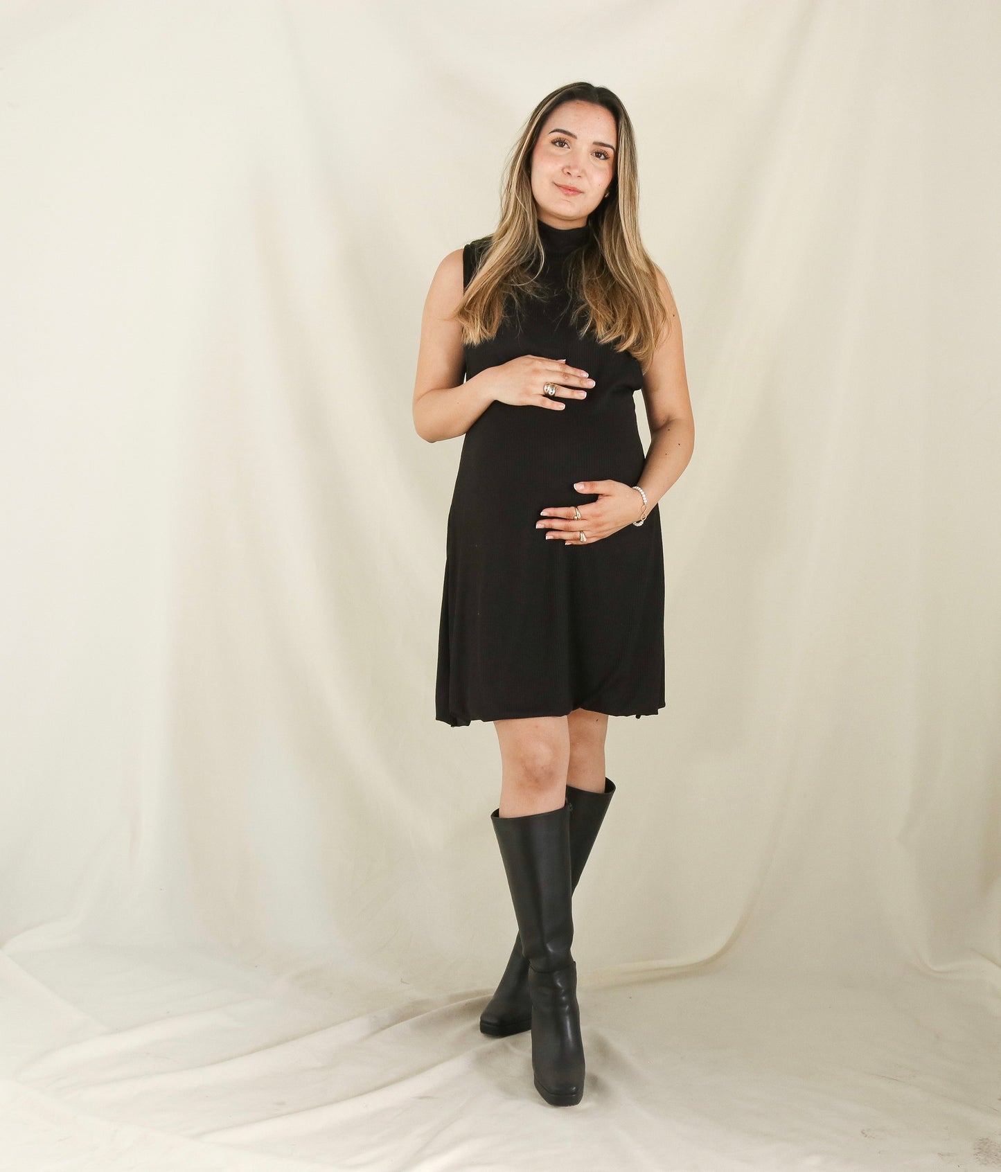 Vestido Miranda de maternidad y lactancia , cuello de tortuga negro sin mangas