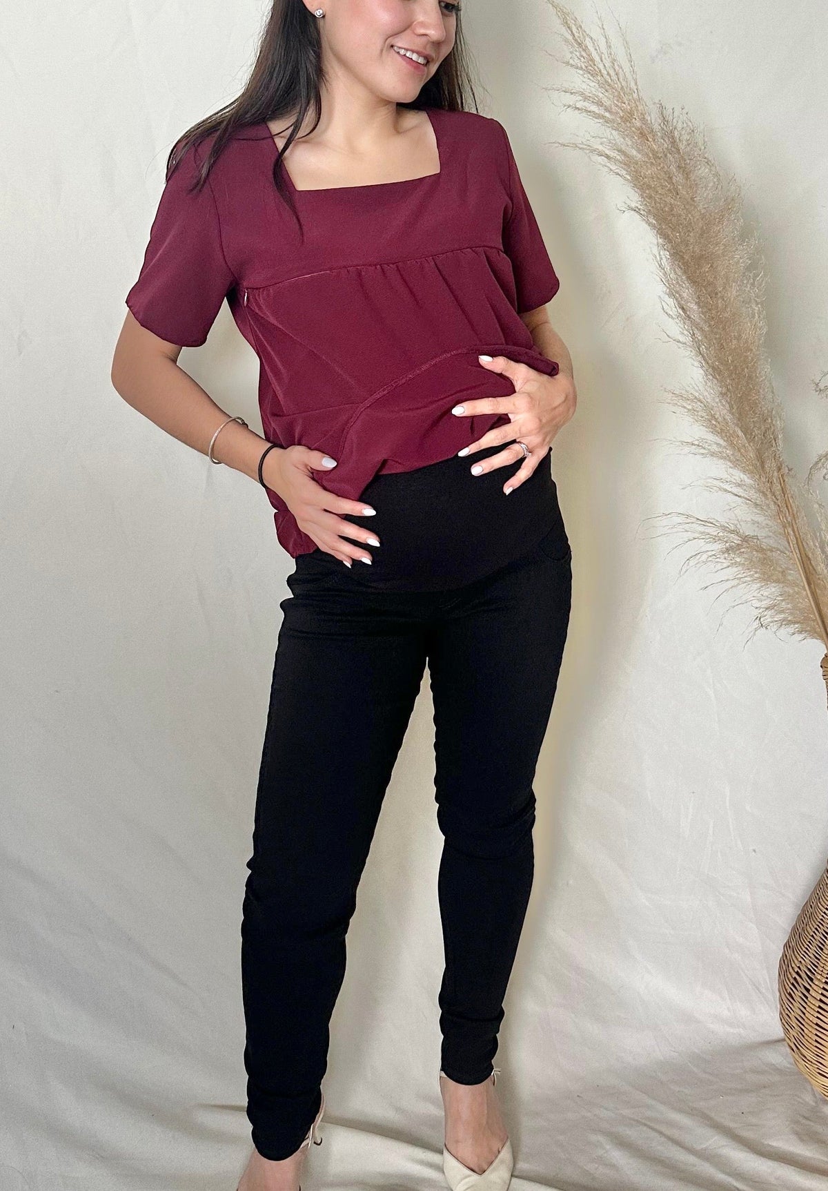 Pantalón mezclilla de maternidad oscuro