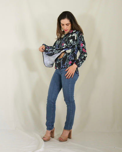 Blusa de lactancia, Ruth negra flores blancas