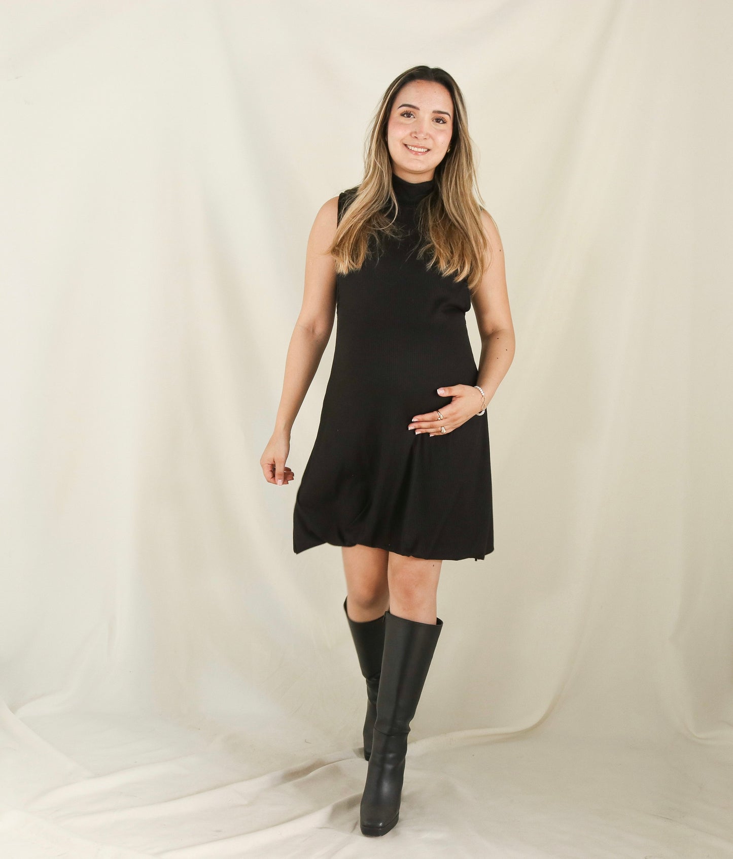 Vestido Miranda de maternidad y lactancia , cuello de tortuga negro sin mangas
